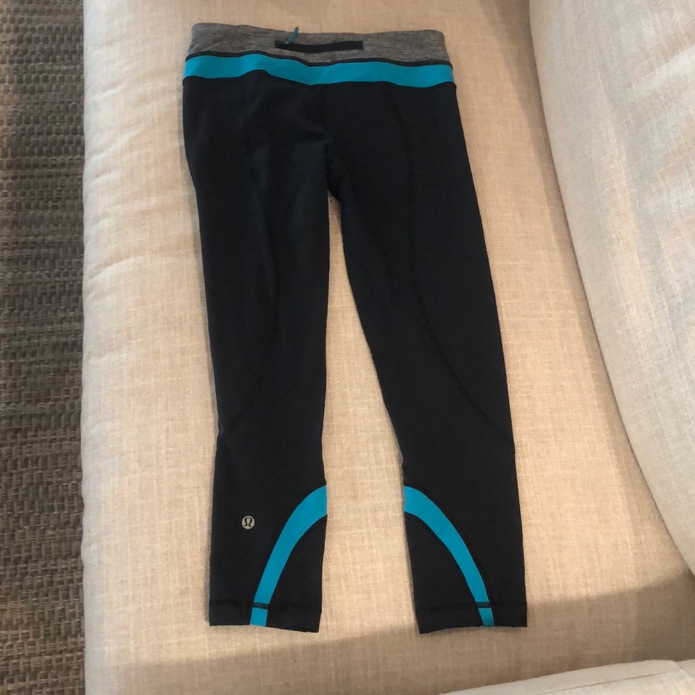 Lulu lemon athletica knee length leggings - Picture 2 of 5